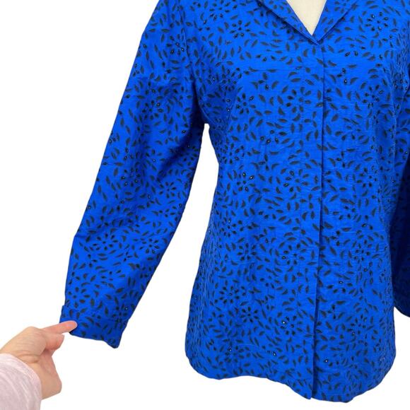 Chico's Vtg Sz 1 Royal Blue Black Textured Beaded 100% Silk Button Front Blouse - Picture 4 of 12